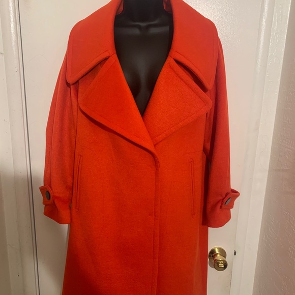 Women's wool coat for winter weather - Picture 2 of 4